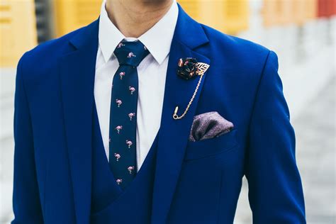 pocket square color for blue suit